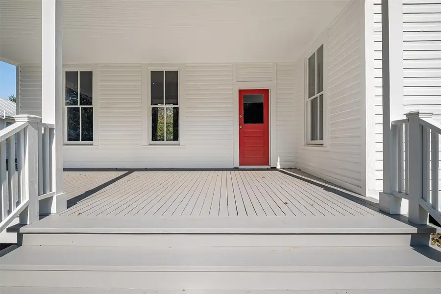 302 Washington St, Smithville, TX 78957 - Image #2