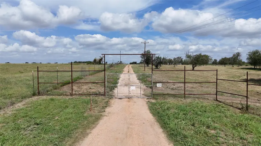 000 Watterson Rd, Red Rock, TX 78662 - Image #2