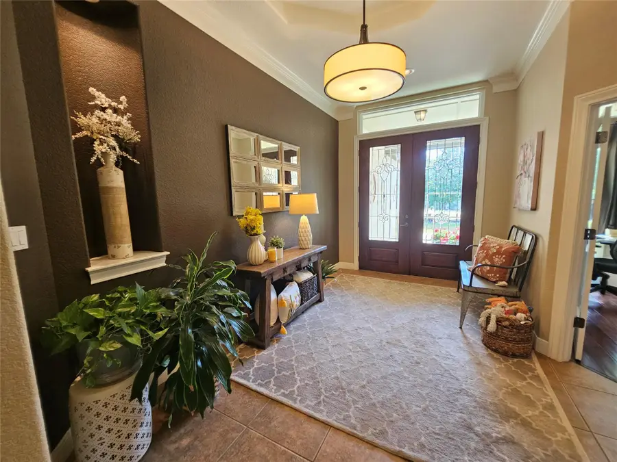 107 W Majestic Oak Ln, Georgetown, TX 78633 - Image #2