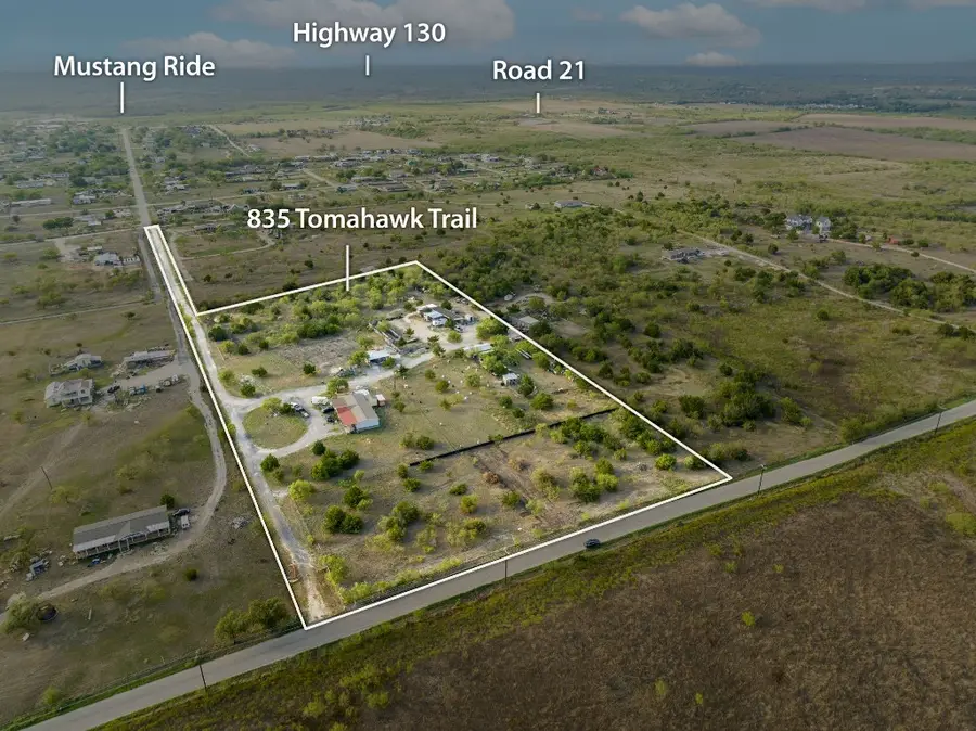 835 Tomahawk Trl, Dale, TX 78616 - Image #2