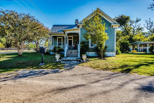 309 N Boundary St, Burnet, TX 78611