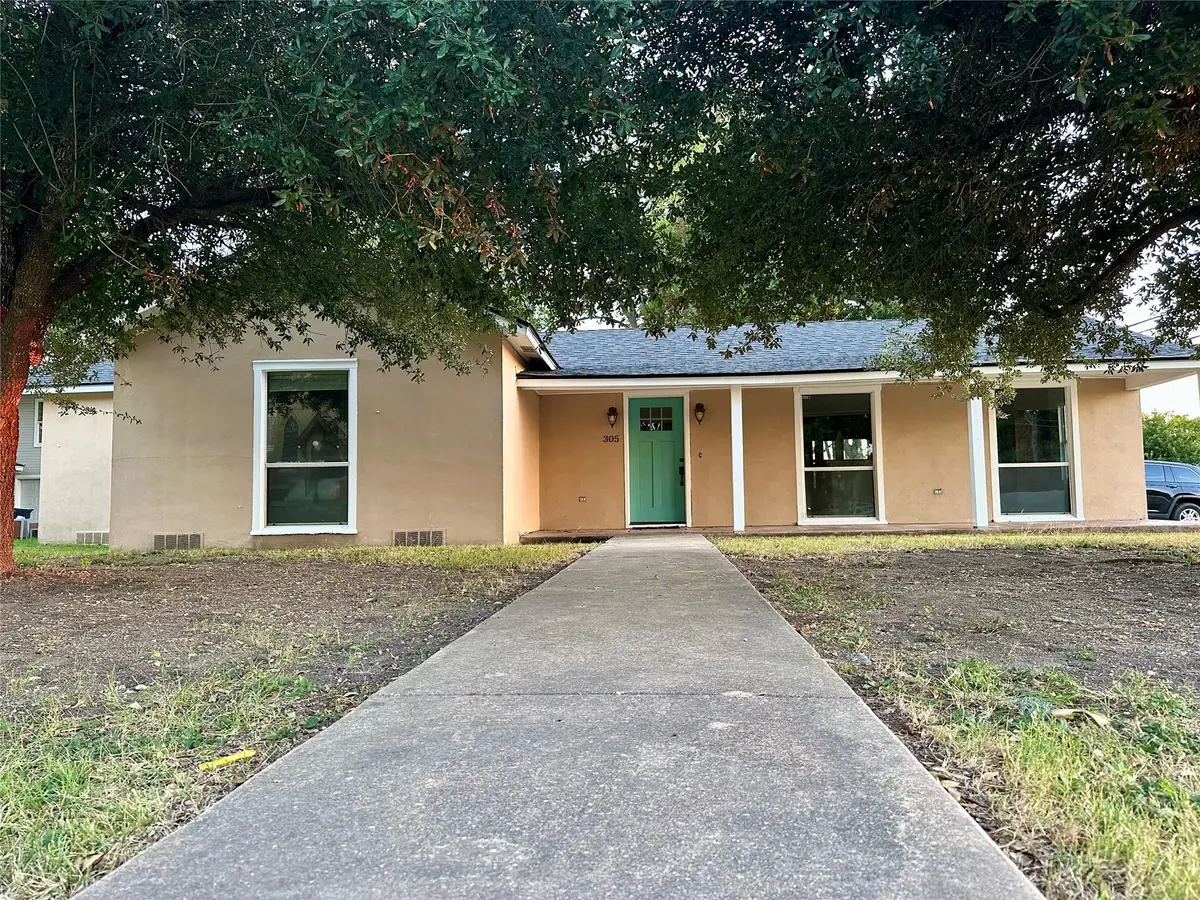 305 W Davilla St, Granger, TX 76530 - Image #1