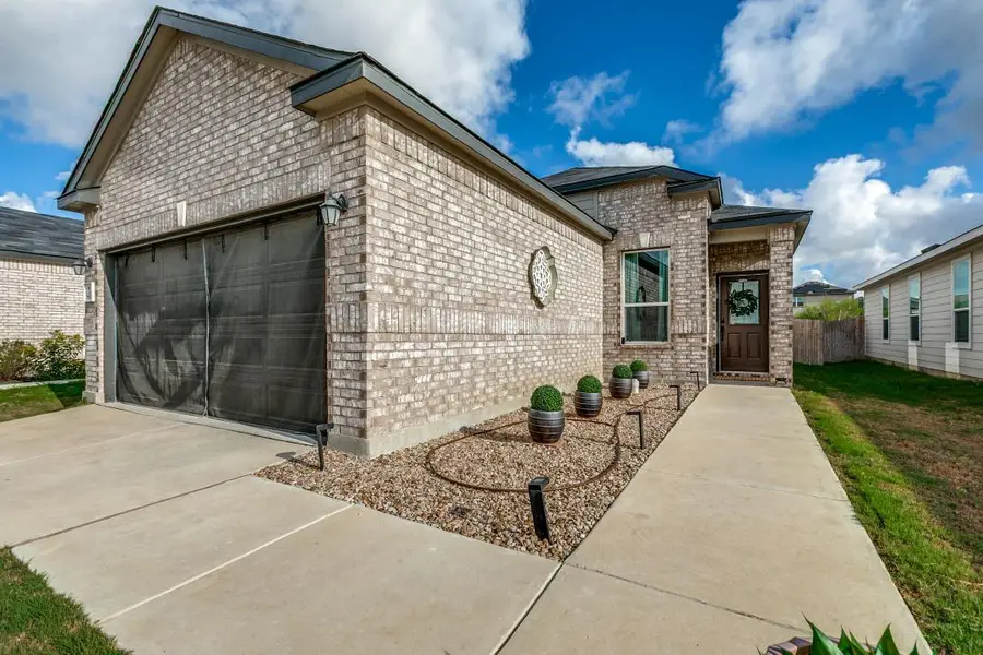 3431 Old Almonte Dr, San Antonio, TX 78224 - #2