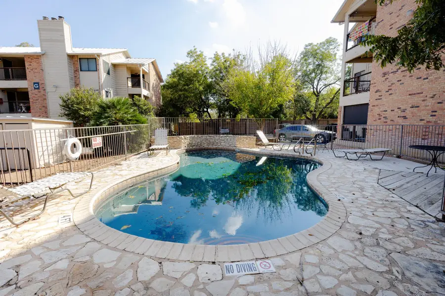 421 W San Antonio St #E4, San Marcos, TX 78666 - Image #2