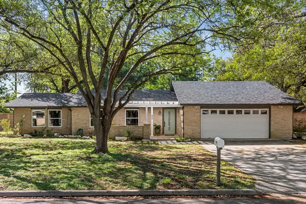 908 Merritt Dr, Lockhart, TX 78644