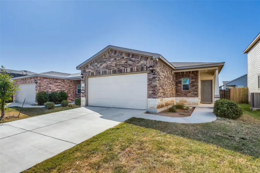 137 Miracle Dr, Jarrell, TX 76537 - #2