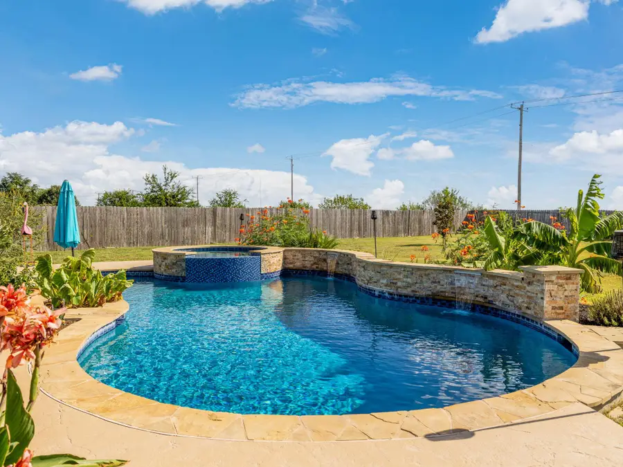 155 Comanche Cir, Hutto, TX 78634 - Image #2