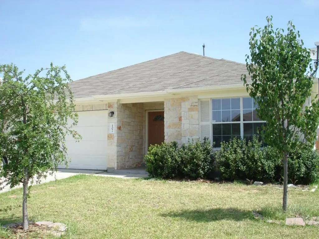 107 Thompson Trl, Bastrop, TX 78602 - #1