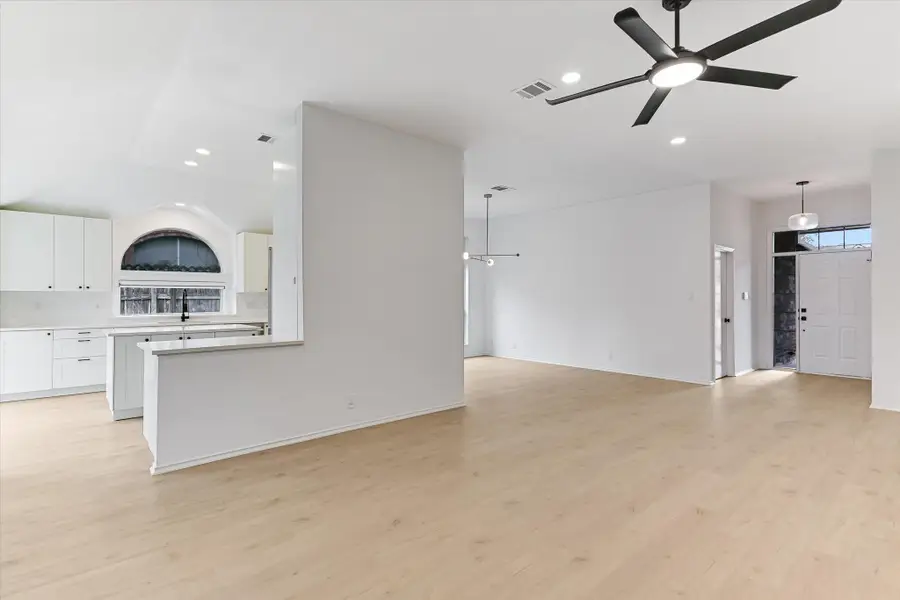 7731 Kiva Dr, Austin, TX 78749 - Image #3