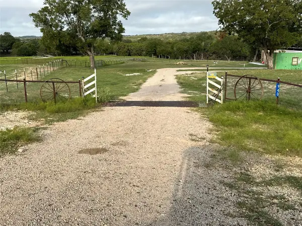 940 Schumann Rd, Stonewall, TX 78671