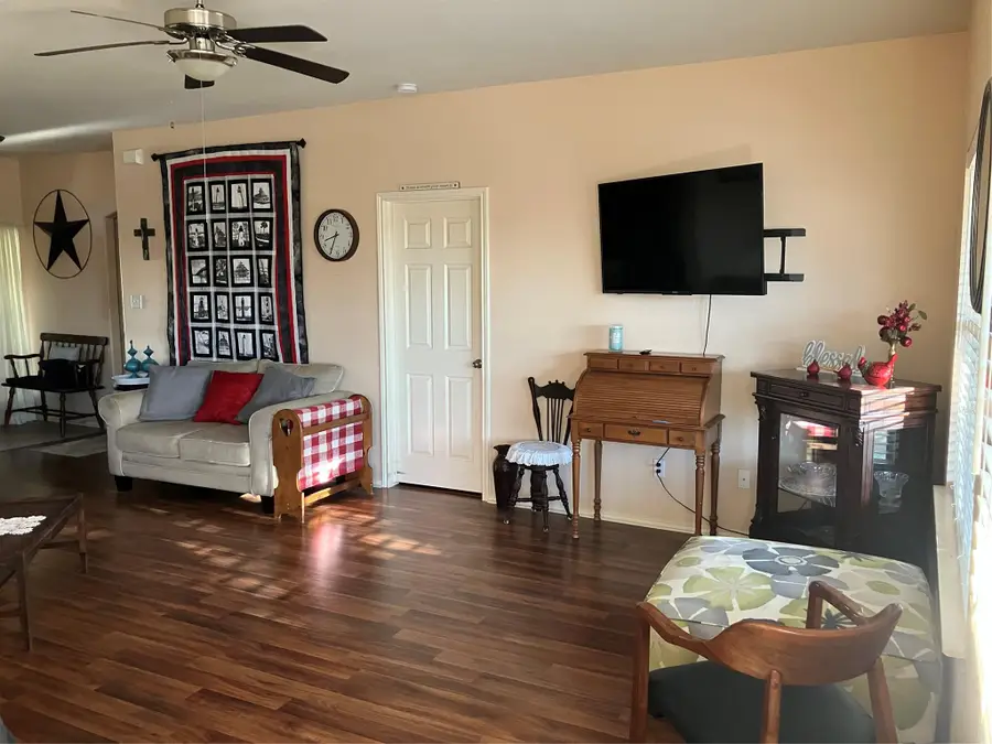 250 Engineers Pass, Jarrell, TX 76537 - Image #2