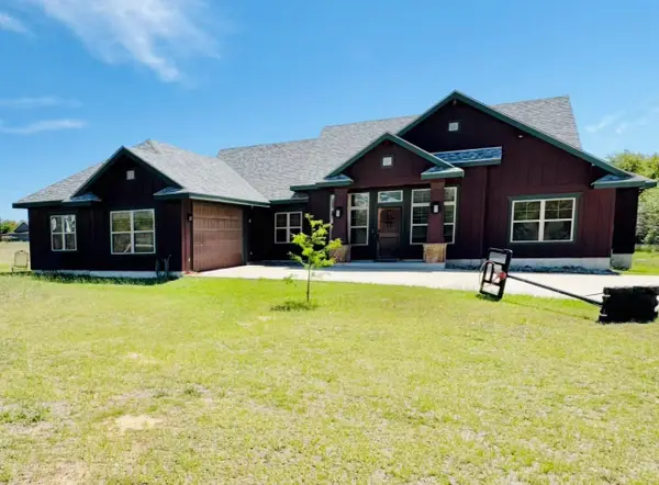 1094 Raintree Ln, Elgin, TX 78621