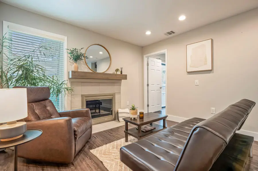 935 La Posada Dr #148, Austin, TX 78752 - Image #3