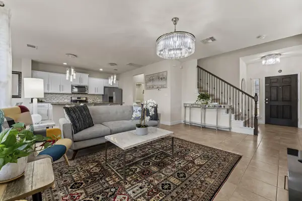 3651 Sandy Brook Dr #202, Round Rock, TX 78665