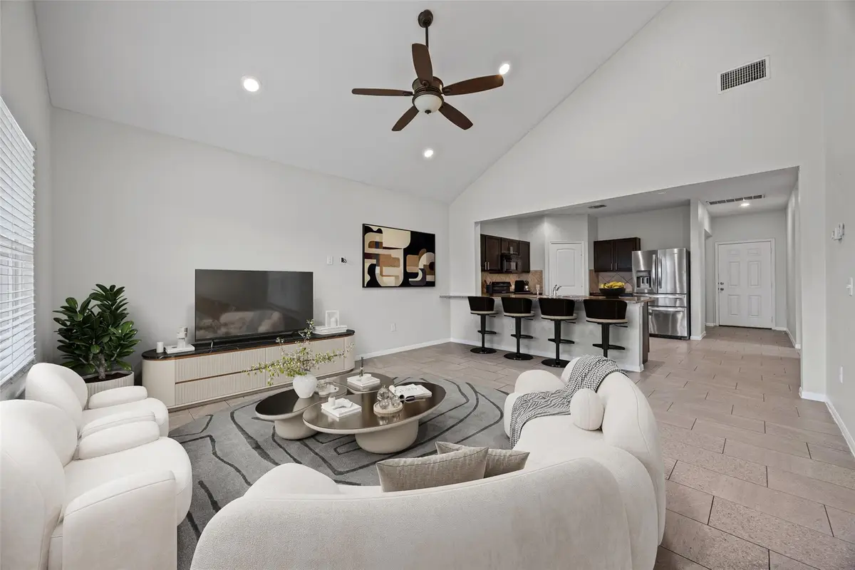 518 Luna Vista Dr, Hutto, TX 78634 - #1