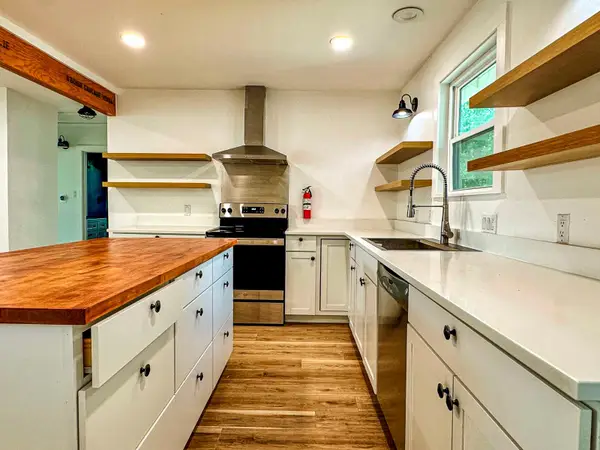 403 Lizzie St, Taylor, TX 76574