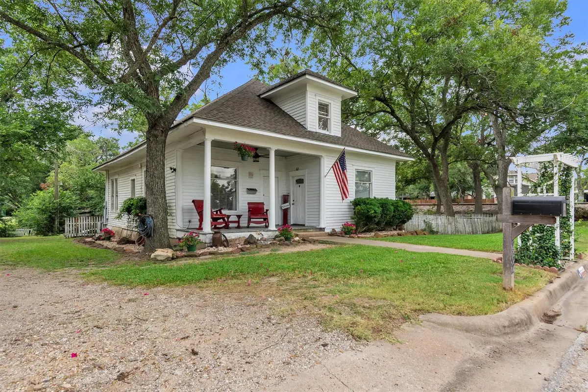 262 W Richmond St, Giddings, TX 78942 - Image #1