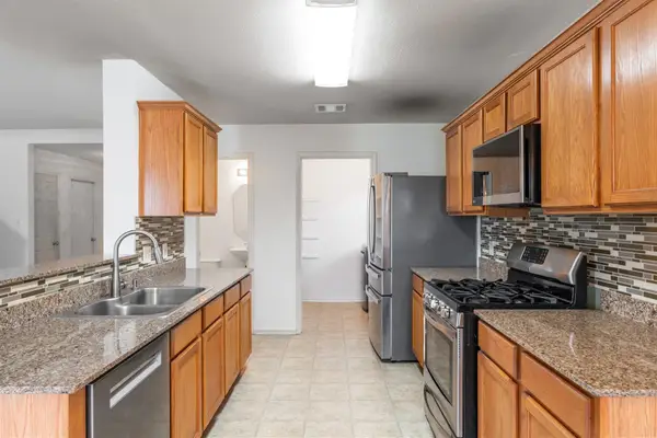 205 Stewart Dr, Hutto, TX 78634