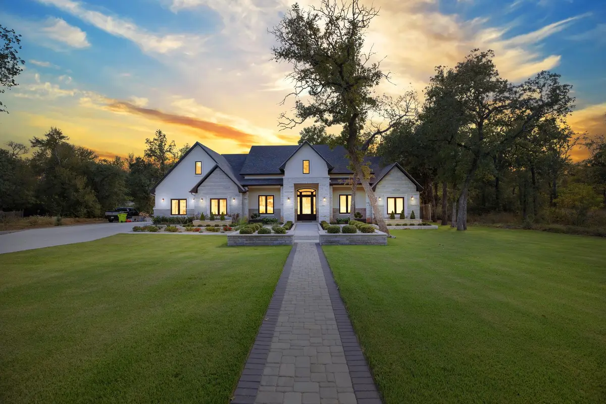 153 Fawn Holw, Elgin, TX 78621 - #1