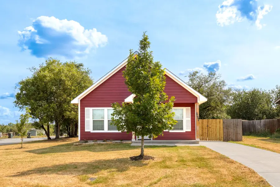 1628 Armstrong St, Luling, TX 78648 - Image #2