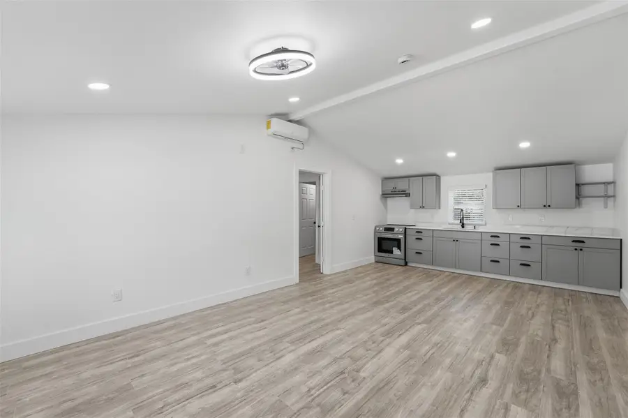 937 Anderson St, Seguin, TX 78155 - #3