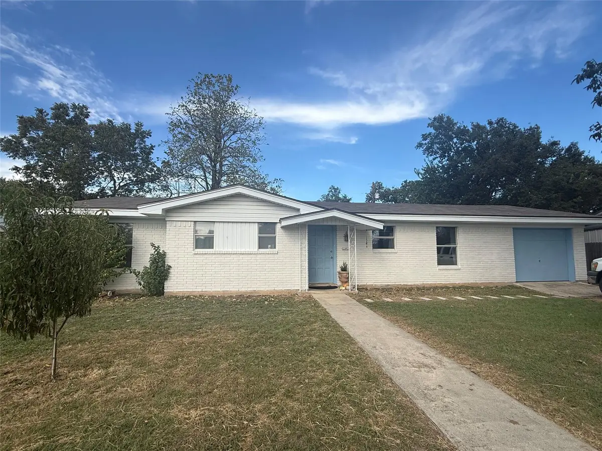 665 W Cedar St, Bertram, TX 78605 - #1