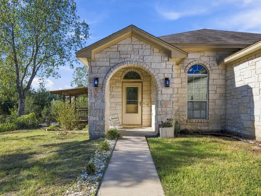 105 Comanche Dr, Paige, TX 78659 - #2