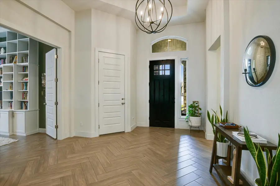 92 Rancho Trl, Georgetown, TX 78628 - Image #3