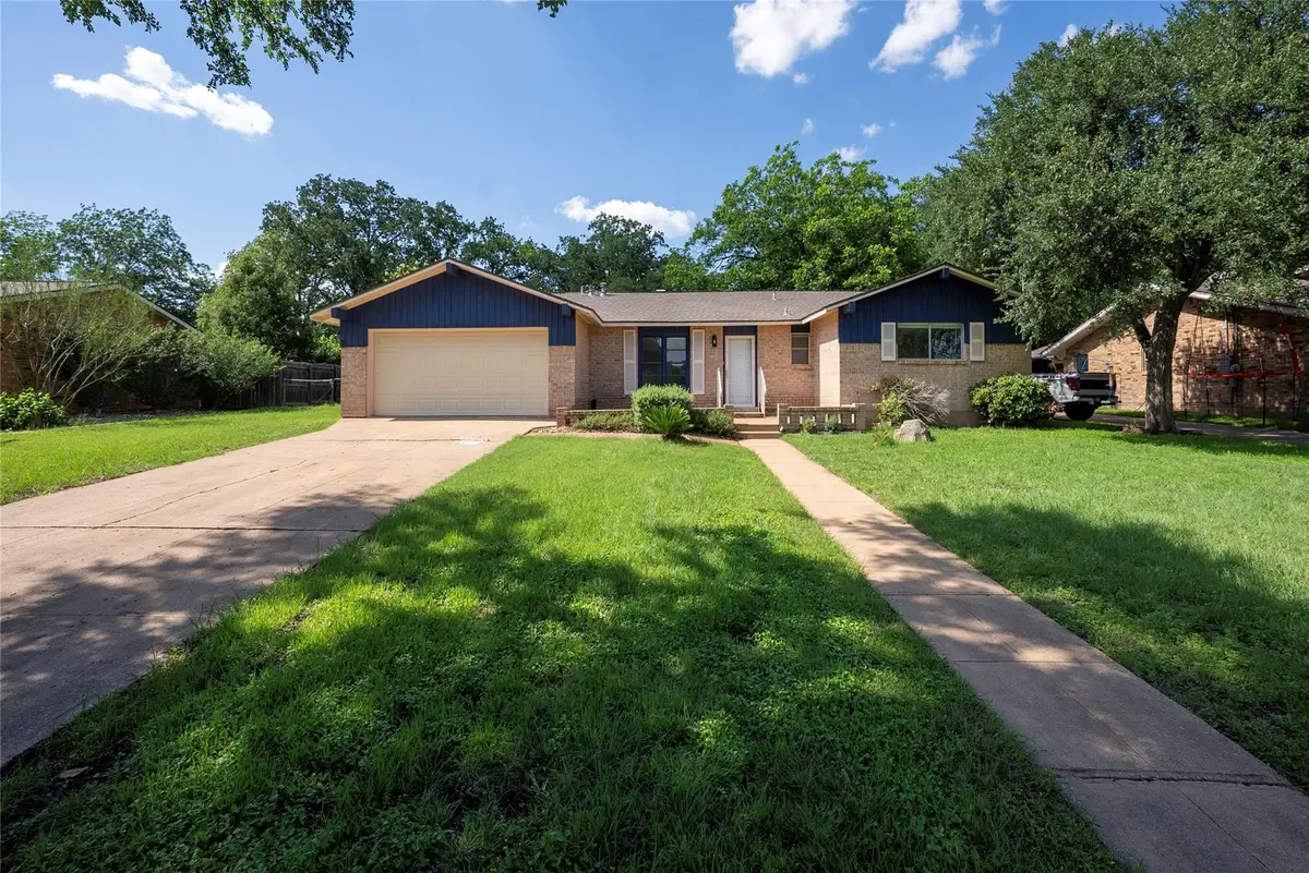 807 Country Club Rd, Georgetown, TX 78628 - #1