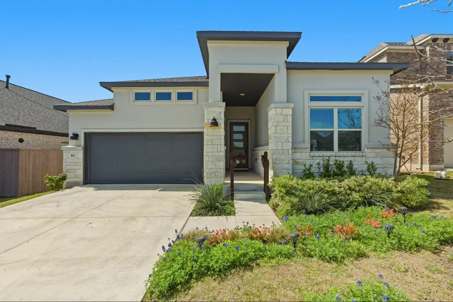 602 Jefferson Dr, Kyle, TX 78640 - #2