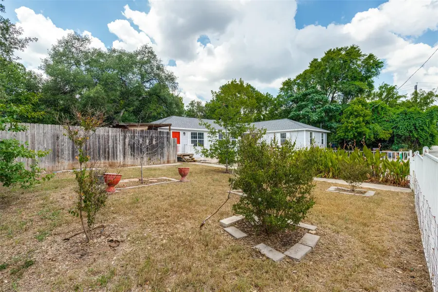417 N Blanco St, Lockhart, TX 78644 - #3