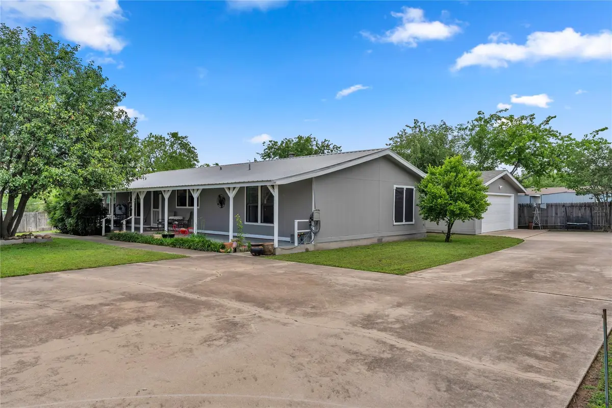 130 Banks St, Kingsland, TX 78639 - #1