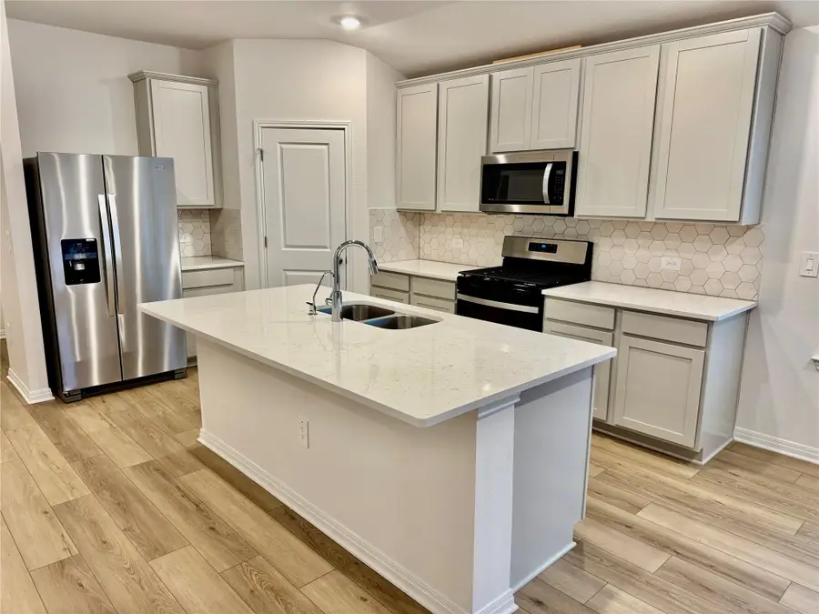 5029 Hazelnut Ln, Del Valle, TX 78617 - Image #2