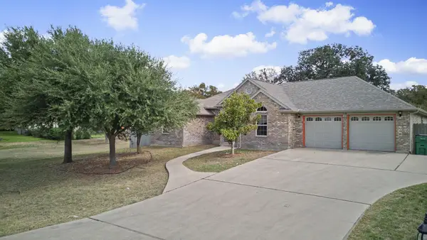150 Chesterfield Dr, Kingsland, TX 78639