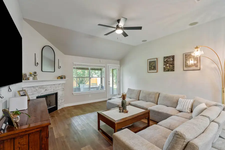 113 Hanstrom Dr, Hutto, TX 78634 - #2