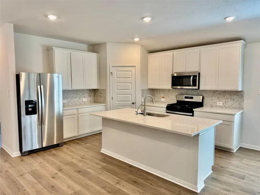 200 Coopers Hawk Crst, Cedar Creek, TX 78612 - Image #2