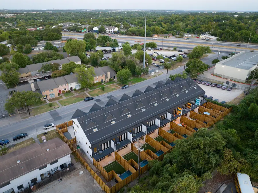 7104 Creekside Dr, Austin, TX 78752 - Image #3