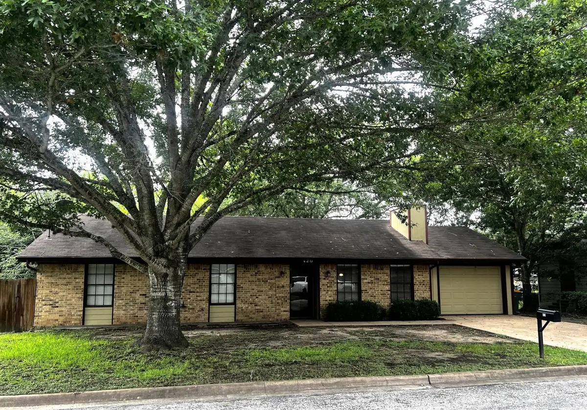 420 Jackson St, La Grange, TX 78945 - #1