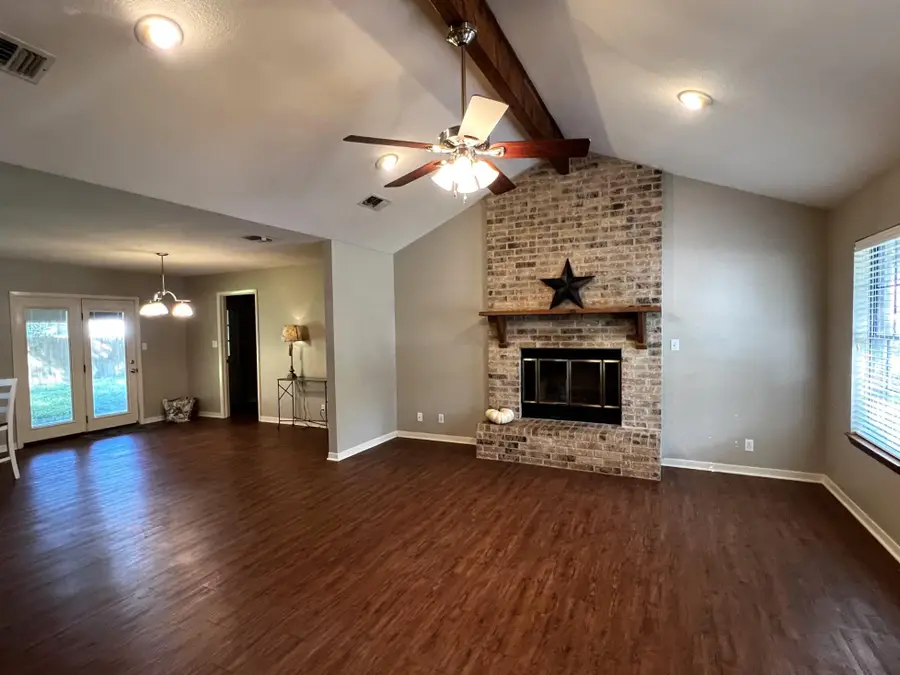 420 Jackson St, La Grange, TX 78945 - #2