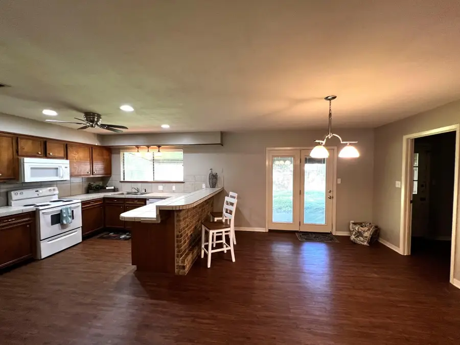 420 Jackson St, La Grange, TX 78945 - #3