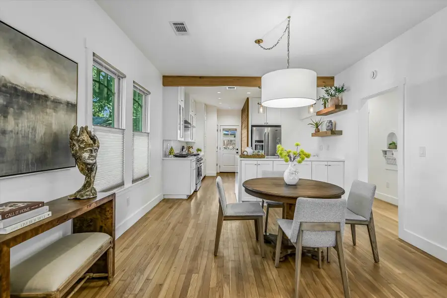 106 E 35th St, Austin, TX 78705 - Image #2