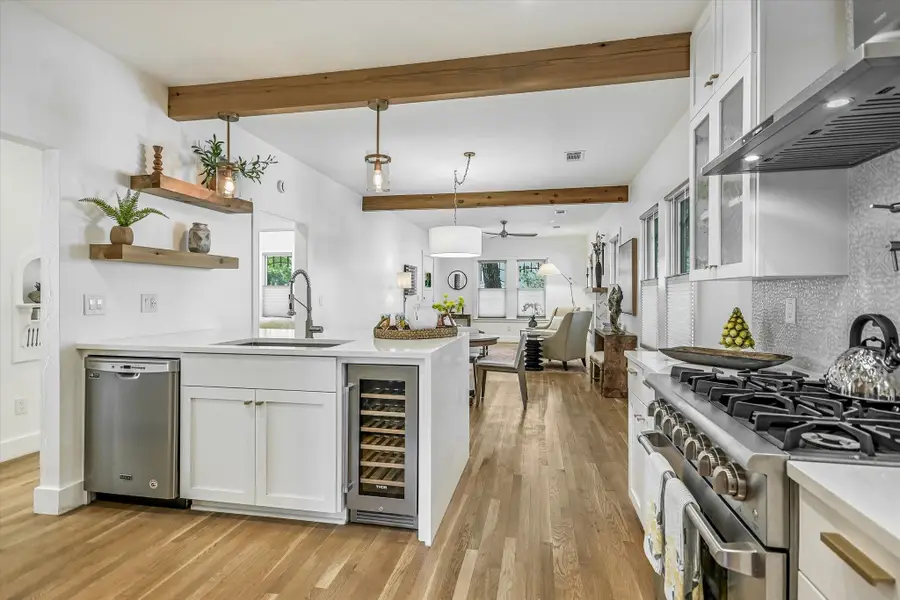 106 E 35th St, Austin, TX 78705 - Image #3