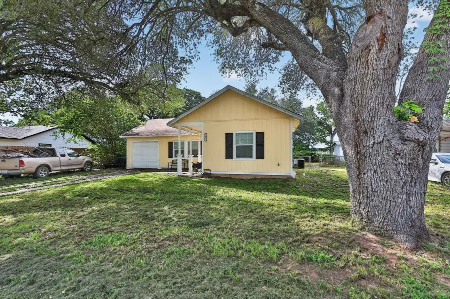 1002 Haley Ave, Rockdale, TX 76567 - #2