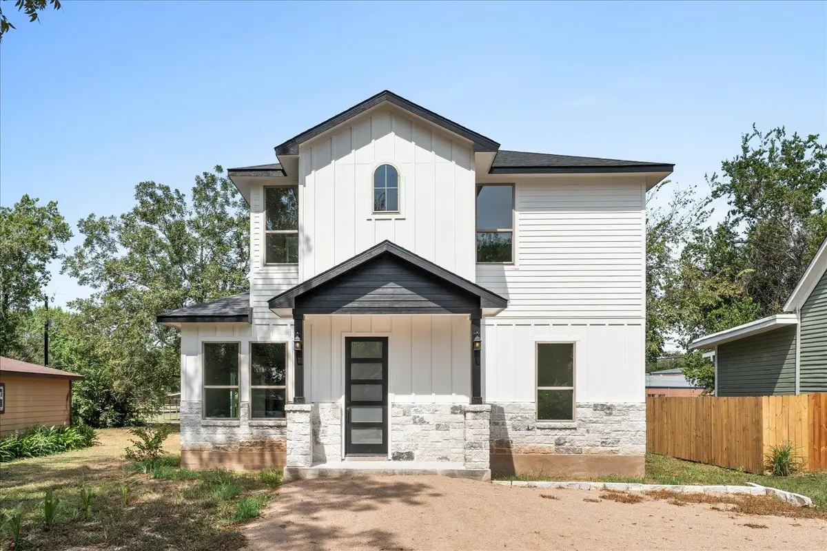 504 Walker St, Smithville, TX 78957 - Image #1