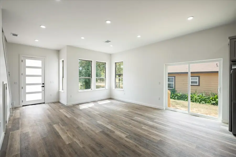 504 Walker St, Smithville, TX 78957 - Image #3