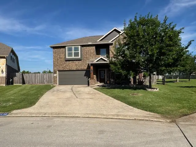 8130 Bay Run Ave, Baytown, TX 77521 - #1