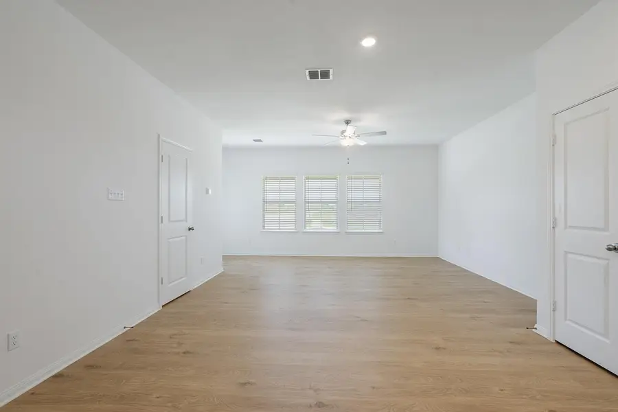 133 Desert Hare Dr, Jarrell, TX 76537 - #2