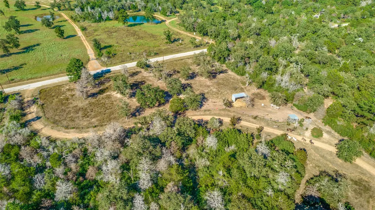 157 Cricket Hollow Ln, Smithville, TX 78957 - Image #1