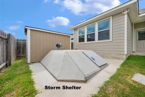 101 Quiet Man Dr, Jarrell, TX 76537