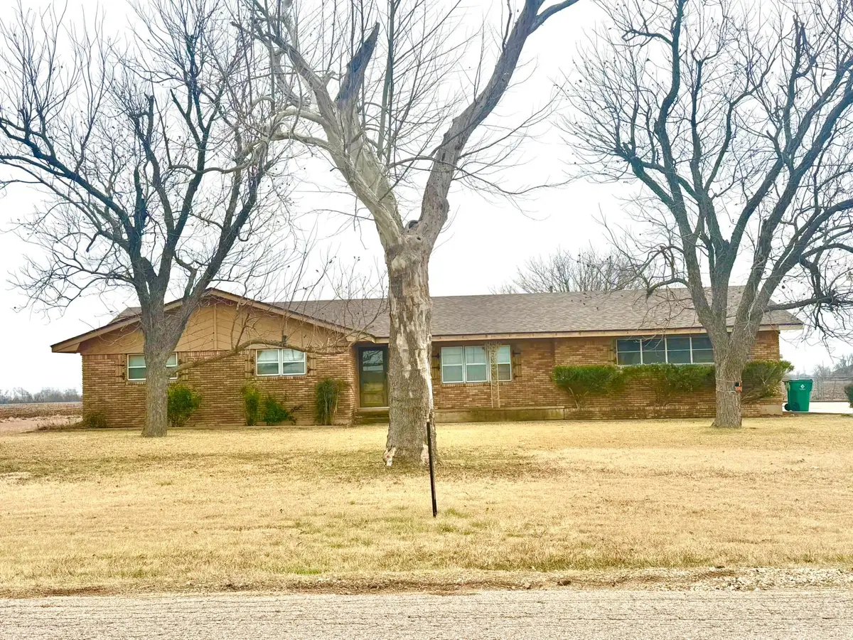 1204 E Lake Dr, Taylor, TX 76574 - Image #1